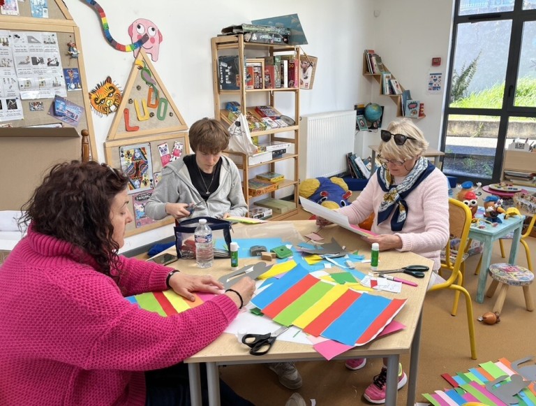 Avant la Fête ... commission déco et signalétique au Centre de l'Enfance